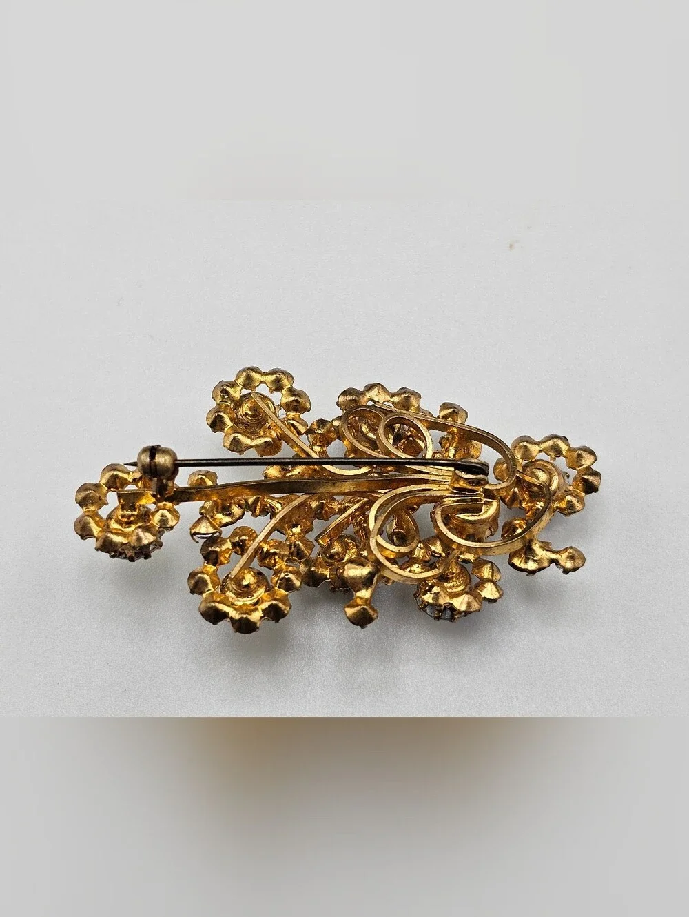 ​Vtg 1950s Blue Aurora Borealis Rhinestone Flower Brooch Gold Tone Floral Pin AB